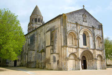 Abbaye aux dames  - Ancienne abbaye bénédictine située à Saintes, en Charente-Maritime en France. - obrazy, fototapety, plakaty