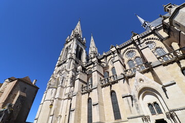 Fototapeta na wymiar Cathédrale Notre Dame de l'Annonciation, construite au 15eme siecle, vue de l'extérieur, ville de Moulins, département de l'Allier, France