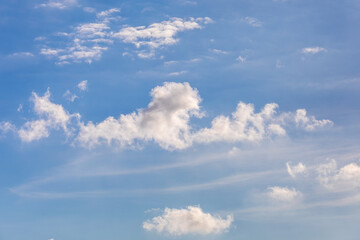 Obraz premium blue sky and white clouds or cloudscape.