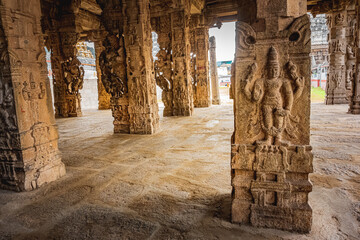 Thirukalukundram is known for the Vedagiriswarar temple complex, popularly known as Kazhugu koil...
