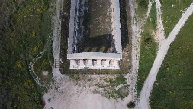 immagine aerea dell'antico tempio di Segesta, in Sicilia.
