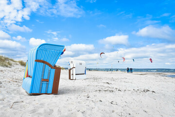 Strandkorb am Meer, Kieler Förde, Stein an der Ostsee