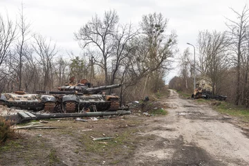 Deurstickers Destroyed tanks of Russian invaders in the vicinity of Kyiv © misu