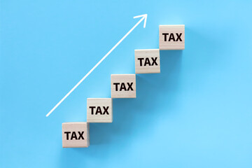 TAXと書かれた積み木 3