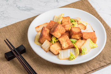 厚揚げと白菜の炒め物