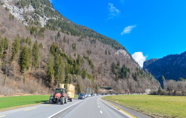 Route 11 Nähe Erlenbach im Simmental im Verwaltungskreis Frutigen-Niedersimmental (Kanton Bern,...