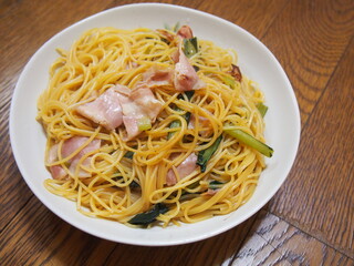 小松菜とベーコンのパスタ