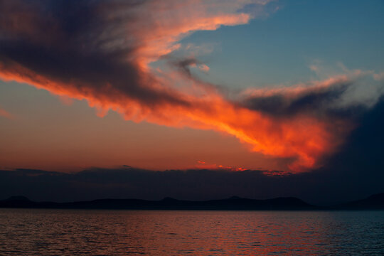 Red and blue sky before sunrise on the lake © sebi_2569