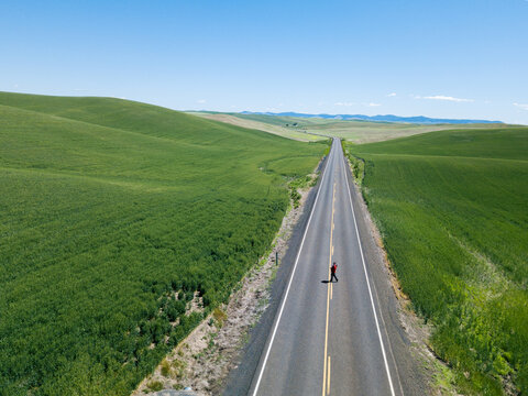 Street and countryside in Washington