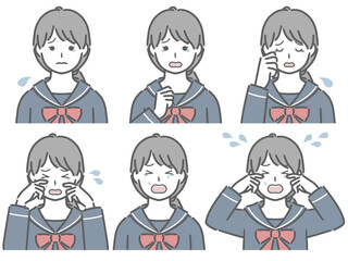 泣く表情の強弱　女子学生