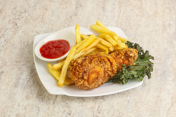 Crispy chicken leg with fry potato