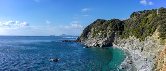佐多岬灯台近くの断崖に囲まれた海岸のパノラマ情景＠愛媛