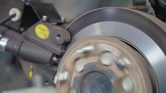 Resurfacing a brake disk on cars.repair brake systems