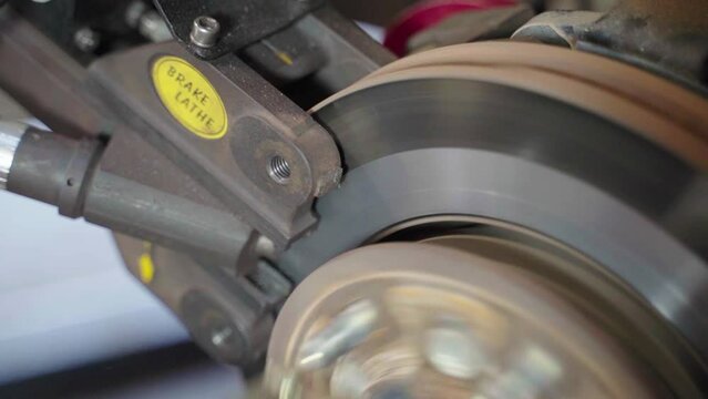 Resurfacing a brake disk on cars.repair brake systems