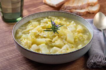 zuppa di cavolo verza e patate