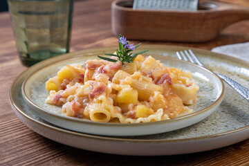 pasta con patate e bacon