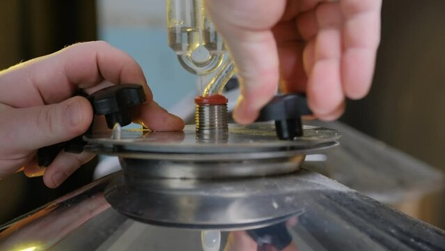The man closes the lid of the braga tank and installs a Wine water lock