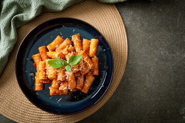 Rigatoni pasta with tomato sauce and cheese