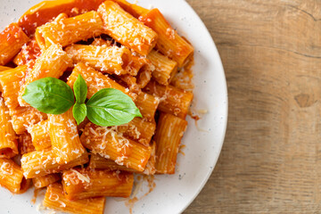 Rigatoni pasta with tomato sauce and cheese