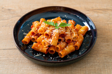 Rigatoni pasta with tomato sauce and cheese