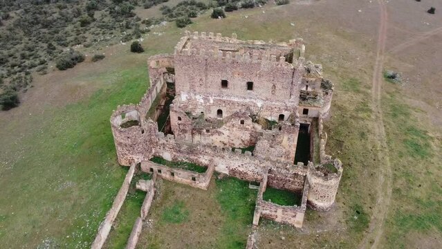 castillo de guadalerzas visto en dron