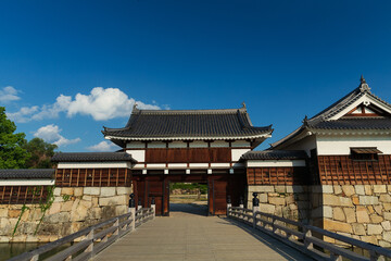 快晴の広島城　御門橋から二の丸表御門と平櫓(広島県広島市)