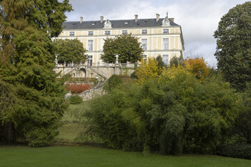 Fototapeta na wymiar Jardin de Maulévrier en automne en Anjou France