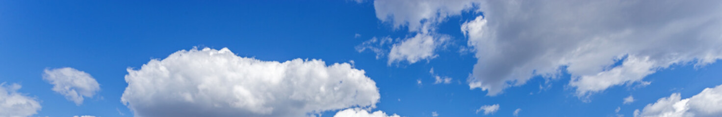 Obraz premium Background of light blue sky with white clouds at the bottom