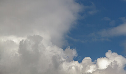 Fototapeta na wymiar Natural daylight and white clouds on blue sky