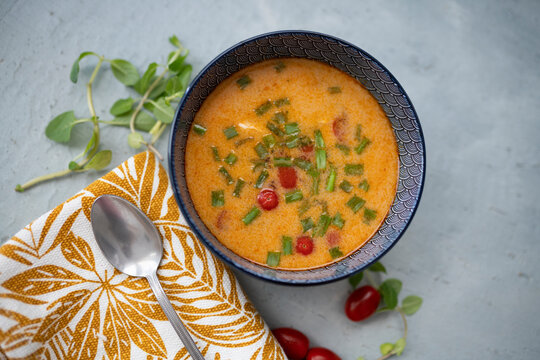 Pyszna zupa Tom Yum idealny obiad