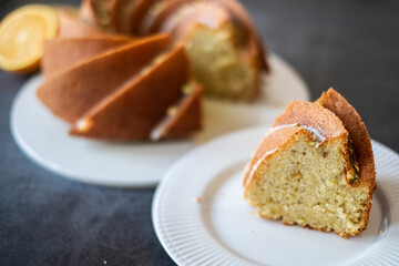 Orangen Pistazien Gugelhupf im Anschnitt