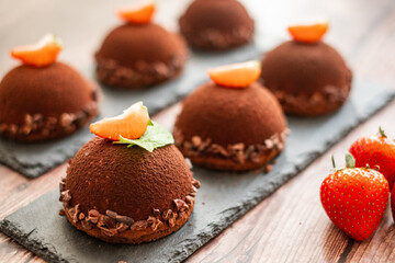 Schokoladen Erdbeeren Mousse Törtchen