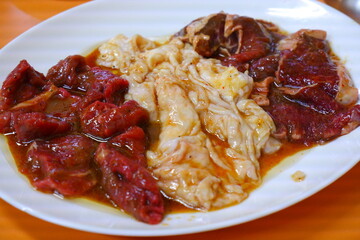 ロース、ホルモン、ジンギスカン、ラム肉といった、焼き肉用の生肉