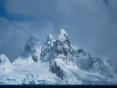 Una Peaks on false Cape Renard, the northern entrance to the Lemaire Channel