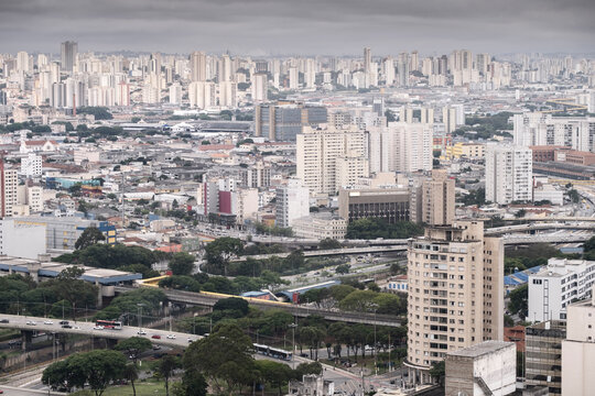 Elevated view of urban highways, Avenida do Estado and Diario Popular bridge, downtown and concrete buildings, Sao Paulo
