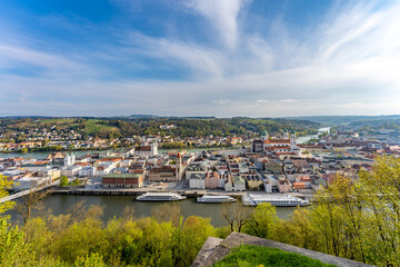 Fototapeta na wymiar Blick auf die Dreiflüssestadt Passau von der Veste Oberhaus | Niederbayern | Burg