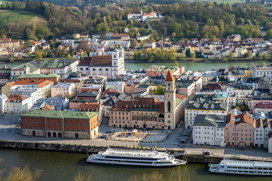 Blick auf die Dreiflüssestadt Passau von der Veste Oberhaus | Niederbayern | Burg
