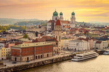 Blick auf die Dreiflüssestadt Passau von der Veste Oberhaus | Niederbayern | Burg