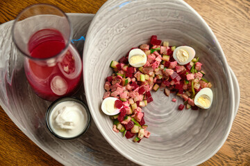 Beef tartar with salad and garlic toast on dark bread