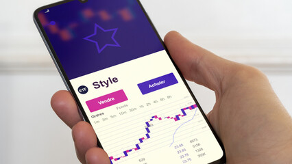 Investir dans un ETF style. Diversifier son investissement s'exposer à un fonds thématique. Acheter un fonds en bourse. Spéculer sur la thématique. Texte en français.