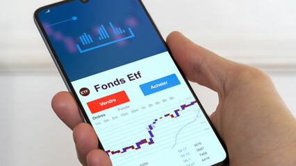 Investir dans un ETF. Diversifier son investissement mixte diversifié s'exposer à un fonds thématique. Acheter un fonds en bourse. Spéculer sur la thématique. Texte en français.