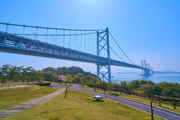 Fototapeta na wymiar 香川県坂出市与島町の与島PAから瀬戸大橋を見る