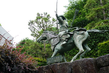 Fototapeta na wymiar 穴八幡宮　銅像