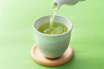 緑茶を注ぐ