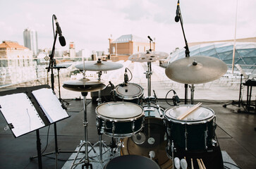 Obraz na płótnie Canvas concert drum set on stage
