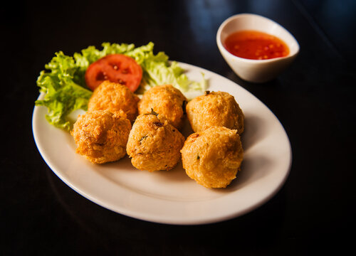 Chicken balls with chilli sauce