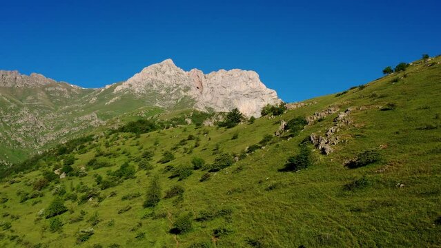 Гора хуступ. Гора хуступ летом. Хуступ гора фото.