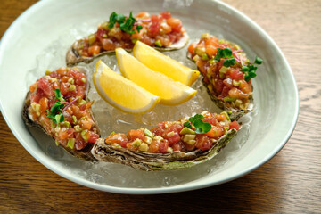 Beef tartar with salad and garlic toast on dark bread