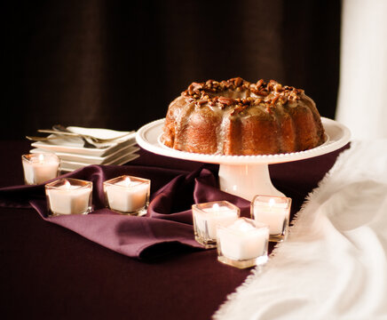 Buttered rum cake with pecans 