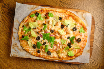 Pizza with bacon and ham and tomatoes